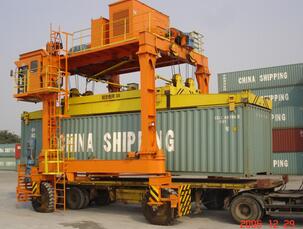 Container Straddle Carrier