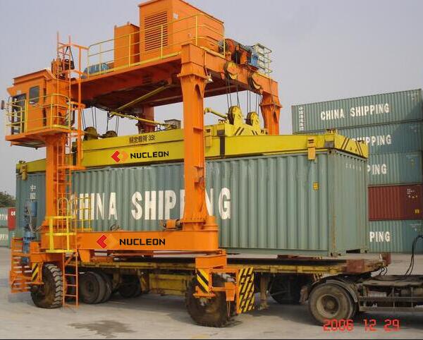 Container Straddle Carrier