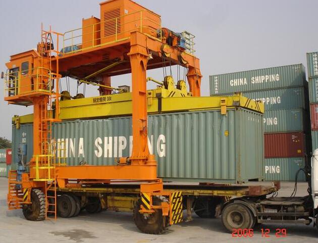 Container Straddle Carrier