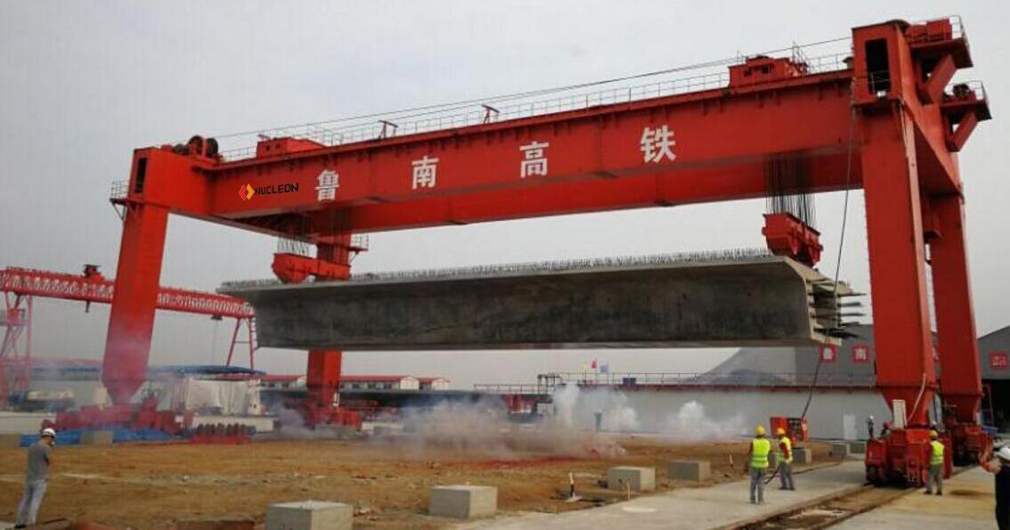 First 900t box beam lifting in Lu-Nan high speed railway in China